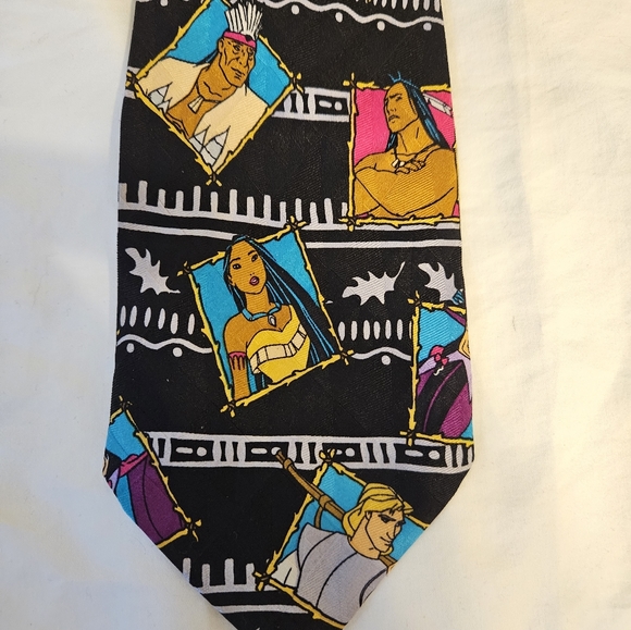 Disney Pocahontas Tie - Picture 3 of 4